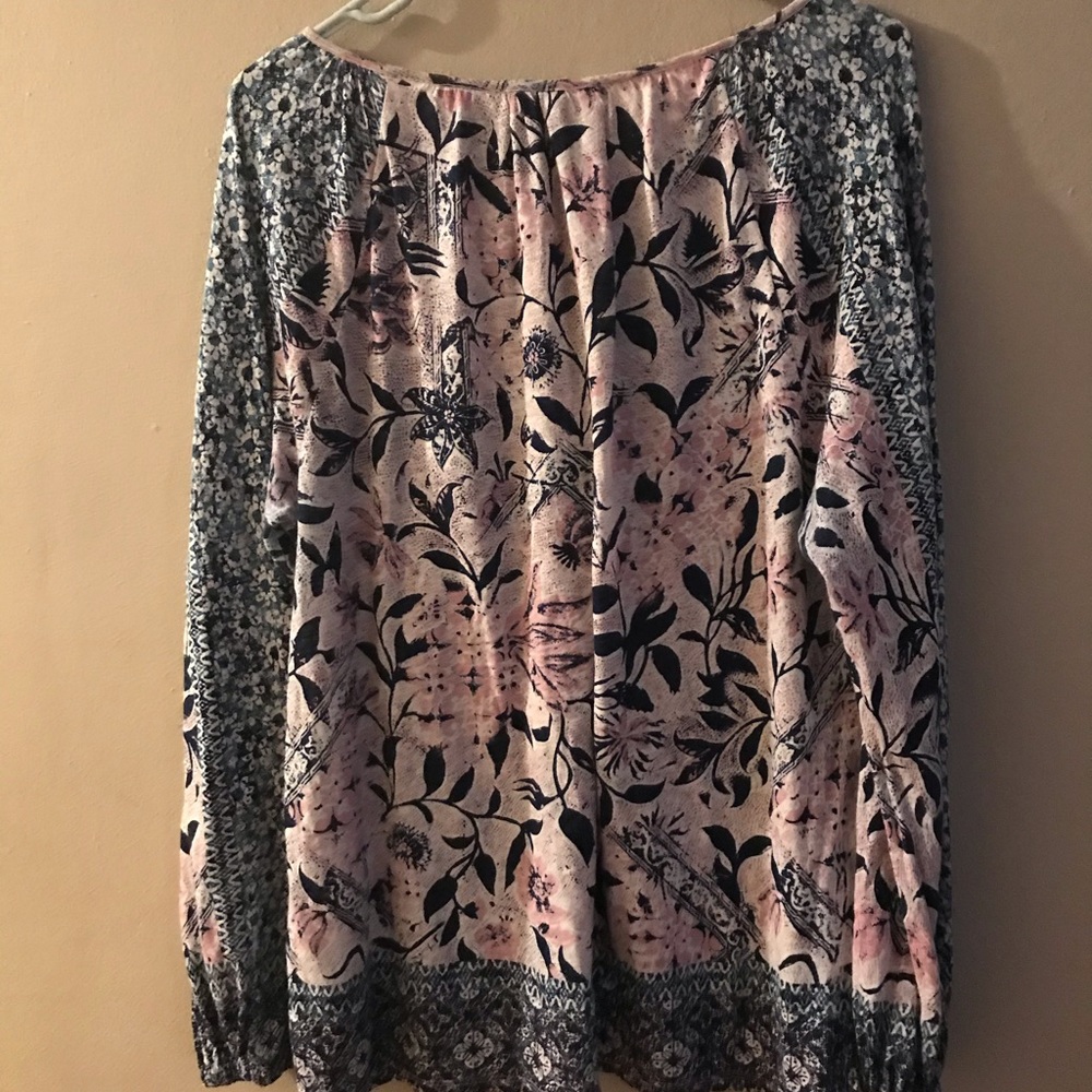 Women’s Lucky Brand top, size medium - Picture 5 of 5